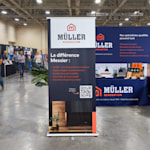 Banderole rétractable conçue pour une entreprise de décoration intérieure, installée dans un cadre moderne et minimaliste.