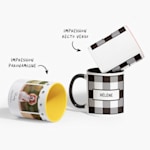 Une tasse personnalisée avec un animal et une tasse personnalisée sur laquelle un nom est imprimé, avec une note précisant les options de graphisme pour les tasses personnalisées : impression panoramique et impression recto verso. 