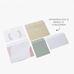 Gepersonaliseerde enveloppen bedrukt in verschillende ontwerpen en kleuren, met een opmerking dat er ontwerpen beschikbaar zijn voor je bedrijf of schrijfwaar.