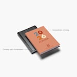 Twee hardcover agenda's met notities die de verschillende opties voor de omslag aangeven.