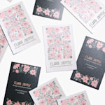 Cartões de visita pérola para uma florista, que mostra a frente e o verso.