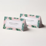 Um cartão de visita dobrado de uma pessoa chamada Rosa Lopez.