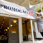  Lona publicitária opaca de divulgação de uma promoção.
