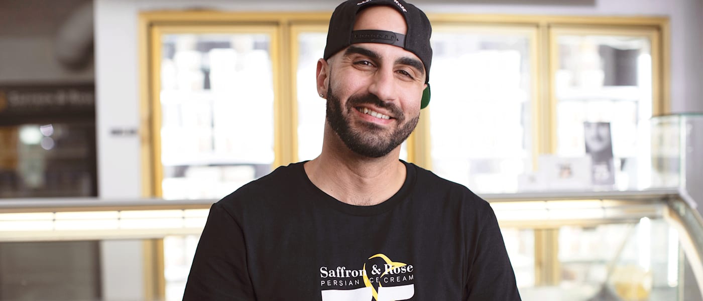 MXP10158-ANZ-saffron-rose-article-img-hero-003